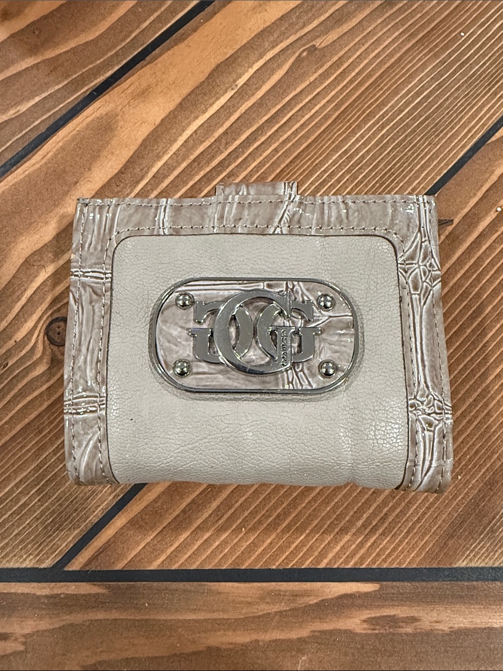VINTAGE Y2K GUESS WALLET